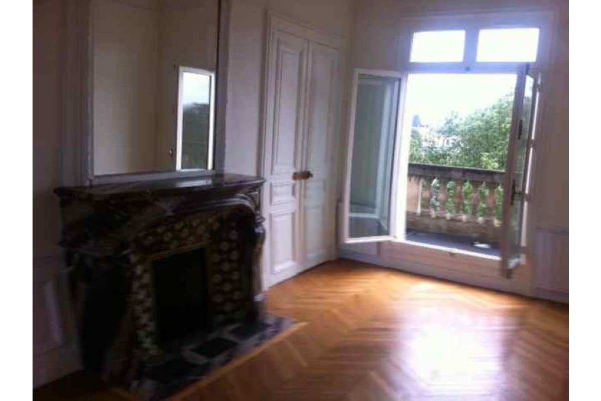 L1982E_csam balcon